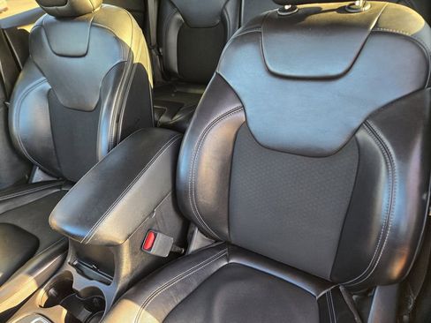 Used 2020 Jeep Cherokee Latitude Plus image 17