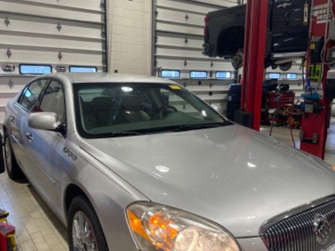 Used 2009 Buick Lucerne CXL w/ Driver Confidence Package image 2