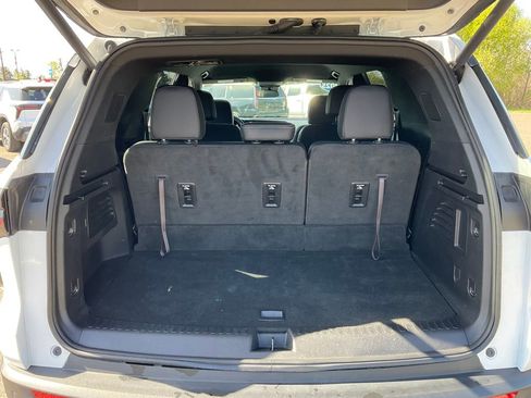 Used 2025 Chevrolet Traverse LT AWD/4WD image 27