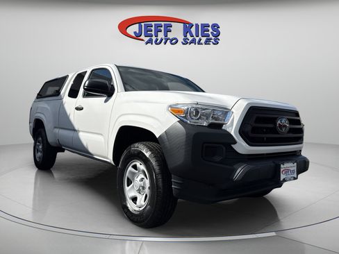 Used 2022 Toyota Tacoma SR image 2