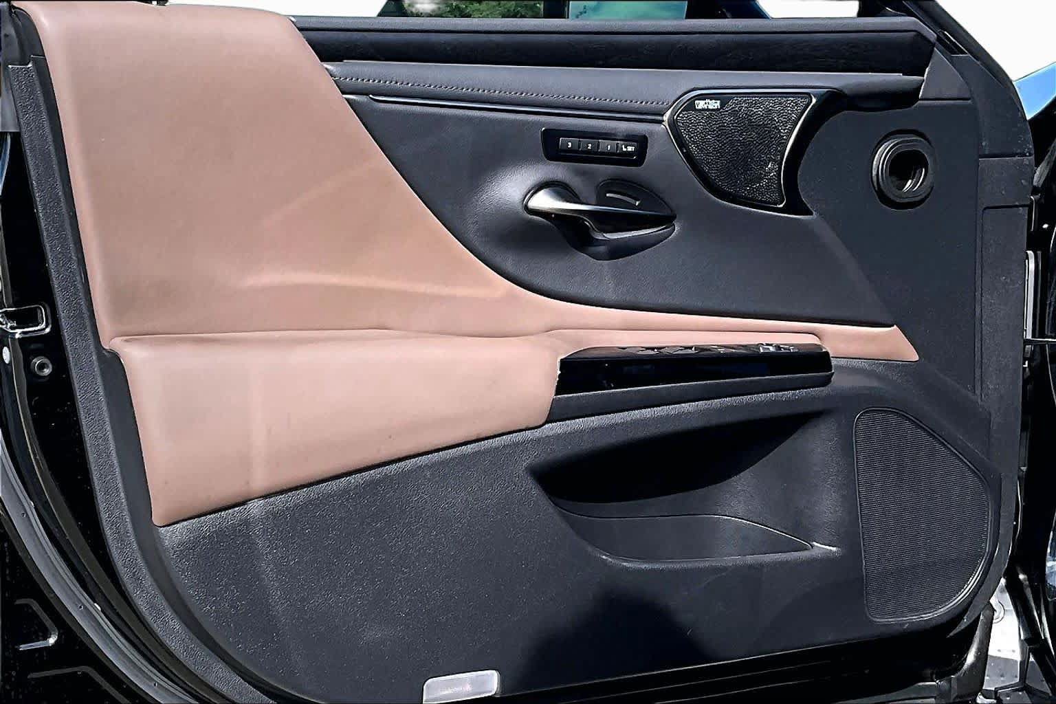 Used 2024 Lexus ES 350 Ultra Luxury w/ Accessory Package (Z2) FWD image 21