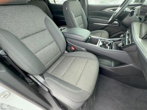 Used 2025 Chevrolet Traverse LT FWD image 30