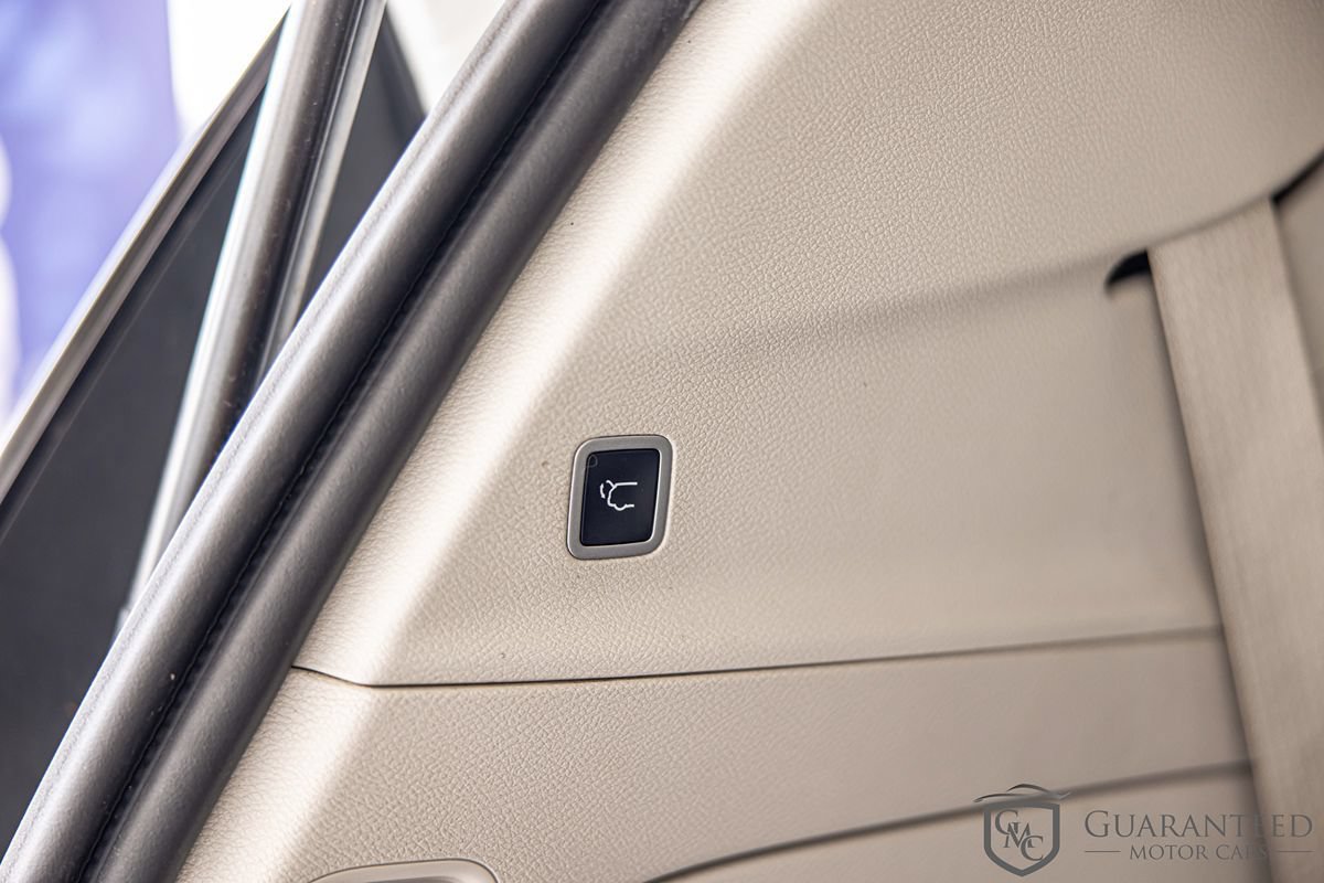 Used 2021 Chrysler Pacifica Touring-L FWD image 17