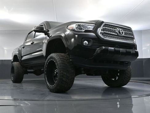 Used 2017 Toyota Tacoma TRD Sport w/ Tow Package image 52