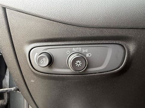 Used 2020 Chevrolet Equinox LS w/ LS Convenience Package FWD image 24