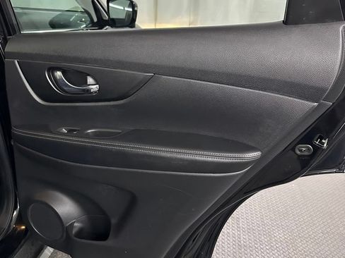 Used 2017 Nissan Rogue SV w/ Sun & Sound Touring Package AWD/4WD image 29
