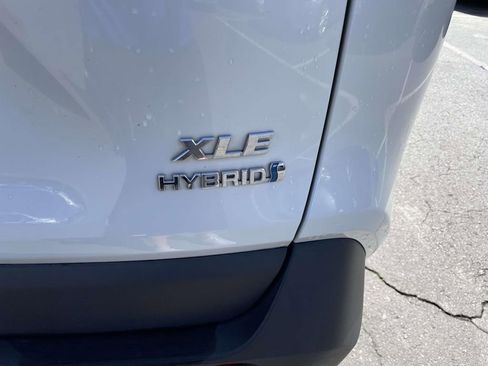 Used 2021 Toyota RAV4 XLE Premium image 32