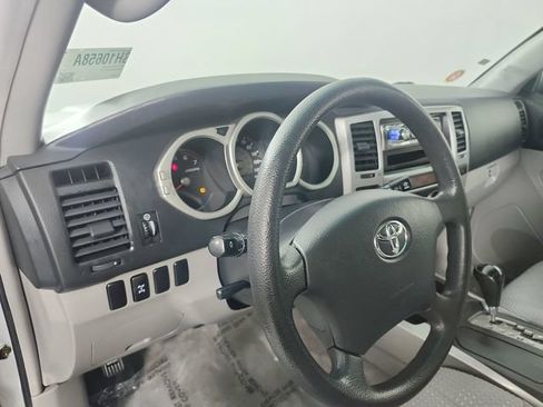 Used 2004 Toyota 4Runner SR5 AWD/4WD image 22