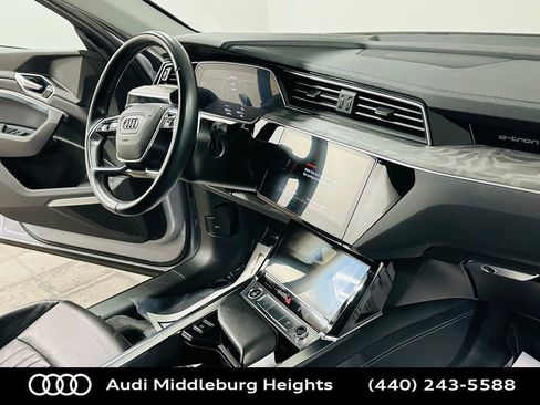 Used 2021 Audi e-tron Premium Plus w/ Premium Plus Package image 11