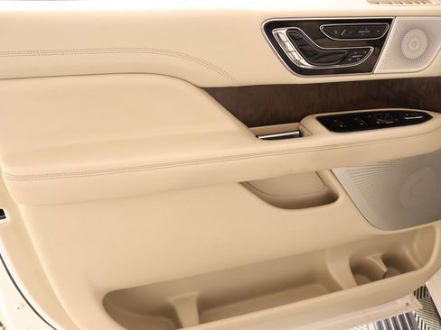 Used 2019 Lincoln Navigator Reserve AWD/4WD image 19