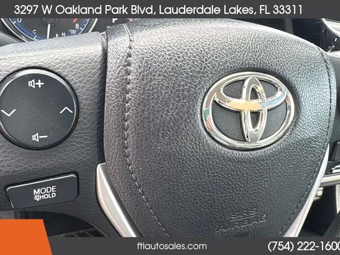 Used 2018 Toyota Corolla LE FWD image 38