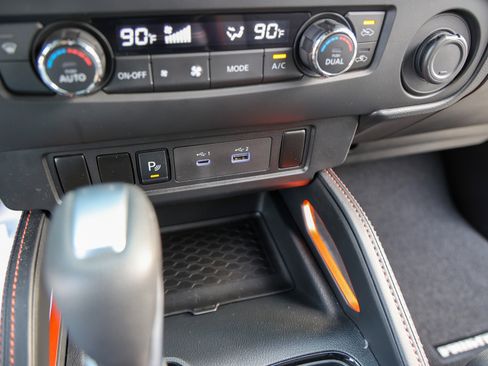 Used 2025 Nissan Frontier Pro-X image 25