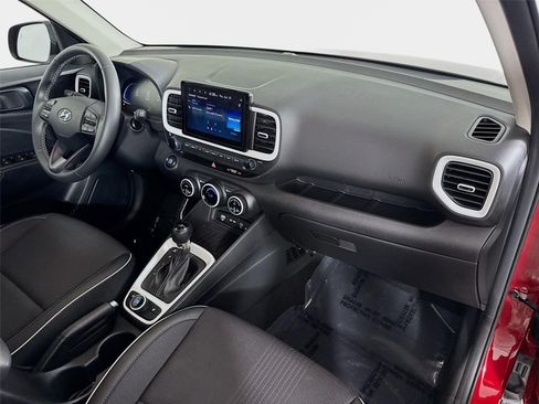 Certified 2025 Hyundai Venue Limited FWD image 28