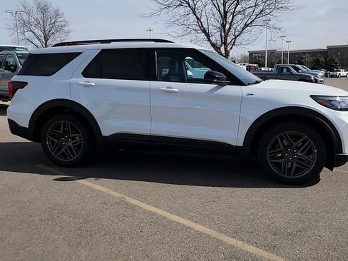 New 2026 Ford Explorer ST-Line w/ ST-Line Street Pack AWD/4WD image 9