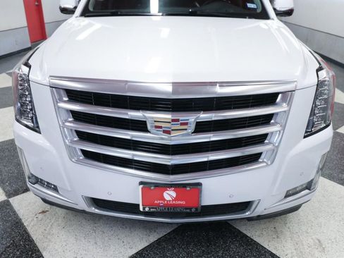 Used 2019 Cadillac Escalade ESV Premium Luxury AWD/4WD image 4