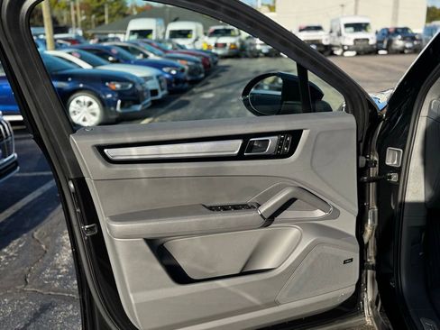 Used 2023 Porsche Cayenne S Platinum image 17