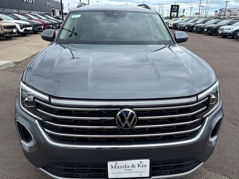 Used 2024 Volkswagen Atlas SE AWD/4WD image 2