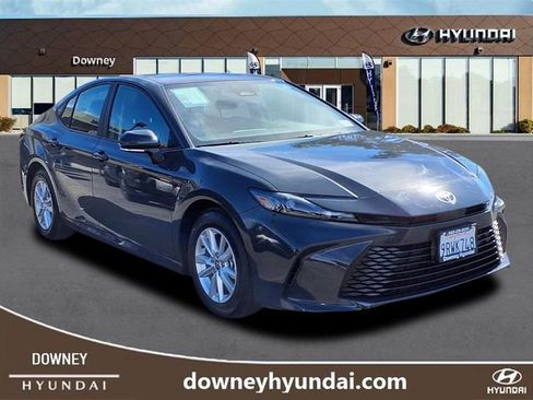 Used 2025 Toyota Camry LE image 3