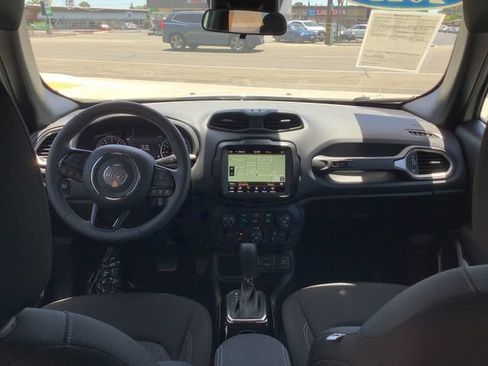 Used 2021 Jeep Renegade Latitude FWD image 6