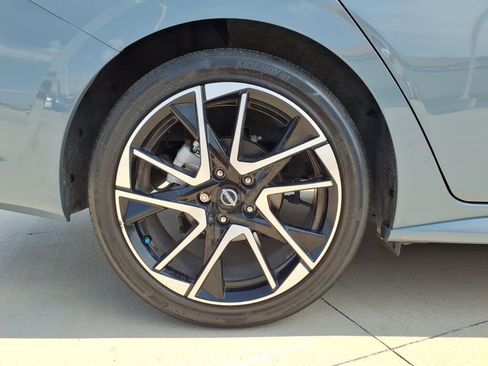 Used 2024 Nissan Sentra SR FWD image 19