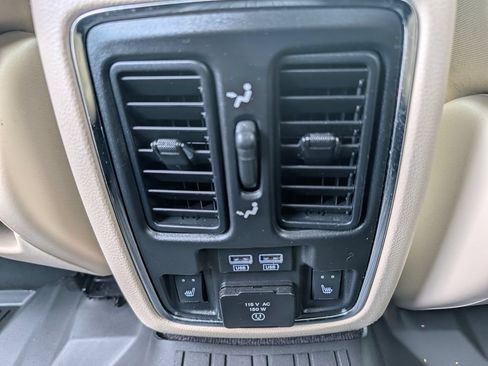 Used 2018 Jeep Grand Cherokee Limited AWD/4WD image 17