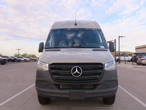 Used 2025 Mercedes-Benz Sprinter 2500 image 2