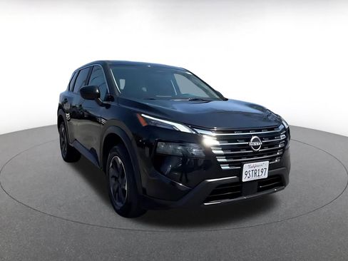 Used 2025 Nissan Rogue SV FWD image 3