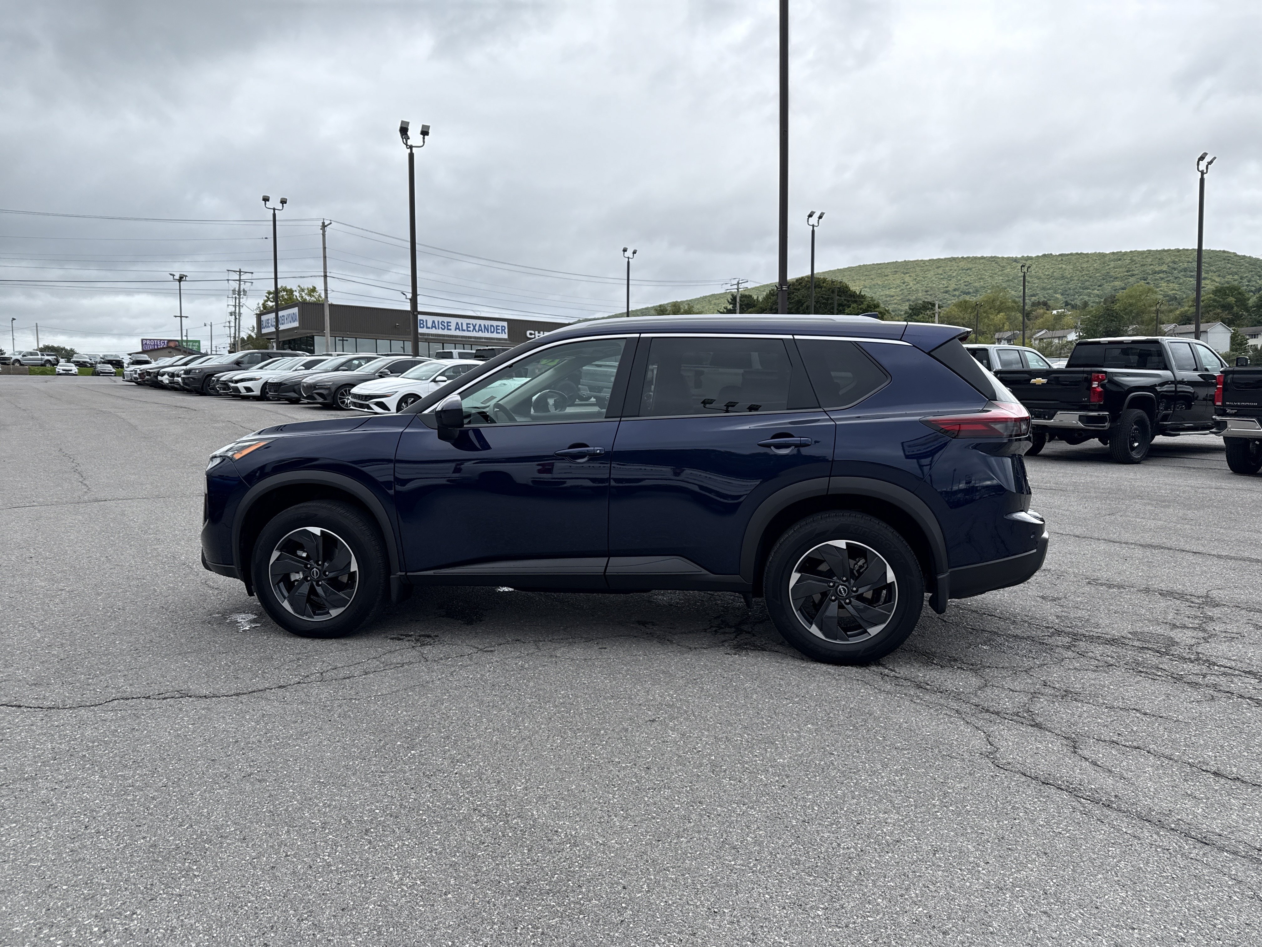 Used 2026 Nissan Rogue SV w/ SV Premium Package AWD/4WD image 7