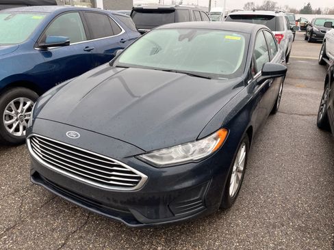 Used 2020 Ford Fusion SE image 3
