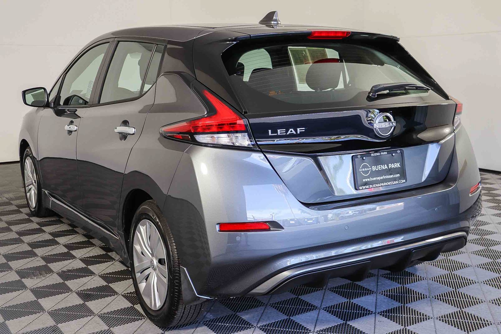 Used 2025 Nissan Leaf S FWD image 6