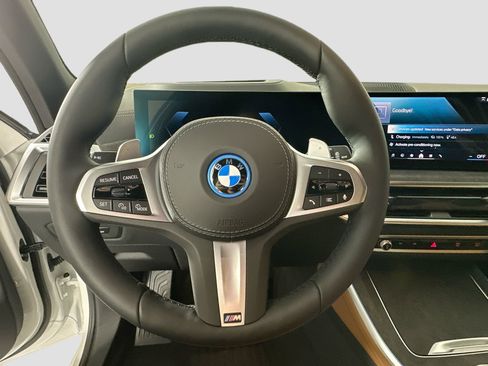 New 2026 BMW X5 xDrive50e image 11