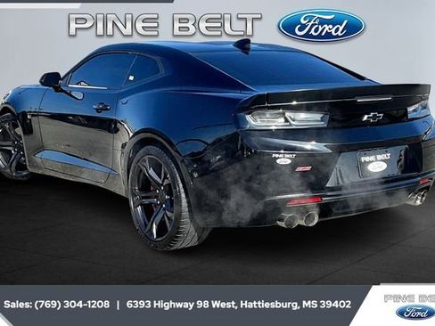 Used 2018 Chevrolet Camaro SS image 2