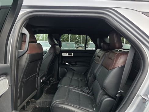 Certified 2023 Ford Explorer Platinum w/ Premium Technology Package AWD/4WD image 11