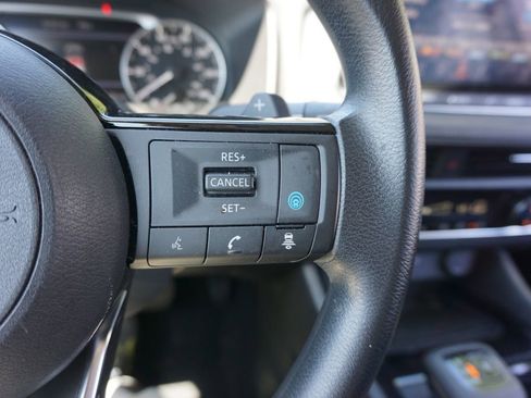 Used 2023 Nissan Rogue SV image 9