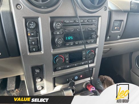 Used 2004 HUMMER H2 w/ Preferred Equipment Group image 21