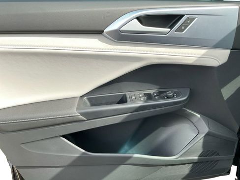 New 2025 Volkswagen Taos SE image 20