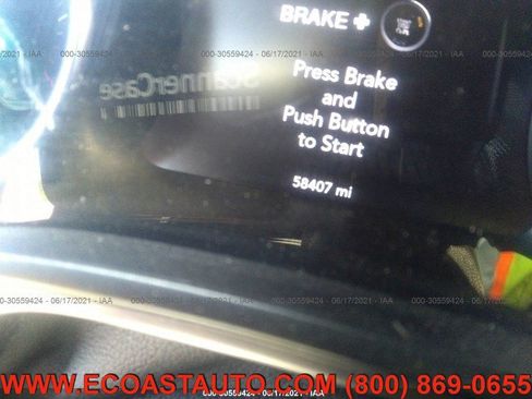 Used 2017 Dodge Challenger SXT image 9