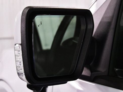 Used 2025 Ford F150 Platinum AWD/4WD image 17