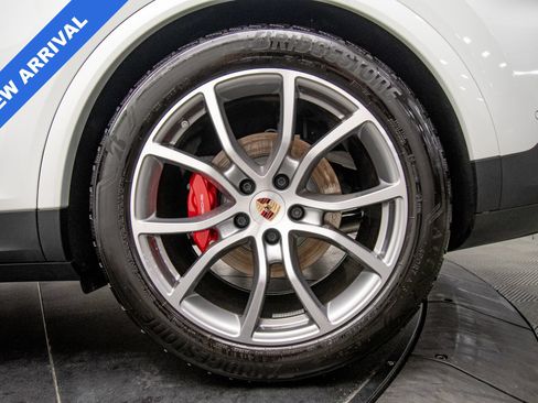 Used 2025 Porsche Cayenne S AWD/4WD image 27