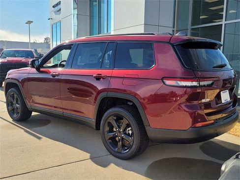 New 2024 Jeep Grand Cherokee L Altitude image 9