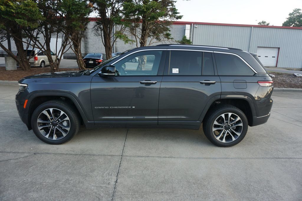 Used 2022 Jeep Grand Cherokee Overland w/ Luxury Tech Group IV RWD image 21