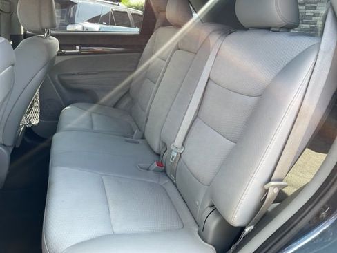 Used 2011 Kia Sorento LX image 12