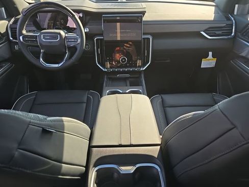 Used 2025 GMC Acadia Denali w/ Super Cruise Package image 21