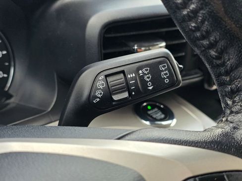 Used 2021 Ford Explorer XLT image 35