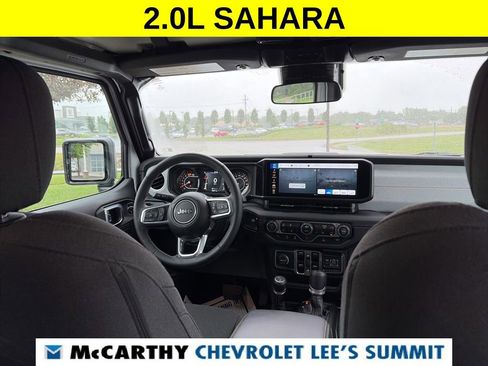 Used 2025 Jeep Wrangler Unlimited Sahara AWD/4WD image 31