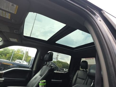 Used 2015 Ford F150 Lariat w/ Equipment Group 502A Luxury AWD/4WD image 16