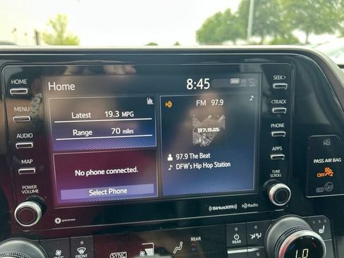 Used 2021 Toyota Highlander XLE AWD/4WD image 16