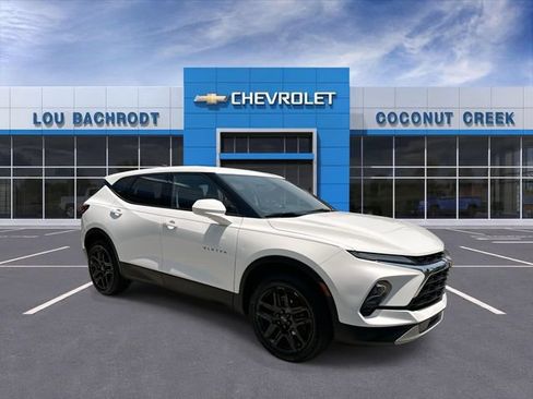 Used 2023 Chevrolet Blazer LT w/ Driver Confidence Package FWD image 2