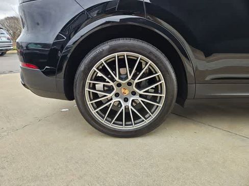 Used 2023 Porsche Cayenne S Platinum w/ Premium Package Plus image 12