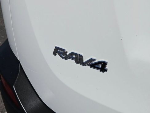 Used 2013 Toyota RAV4 LE image 28